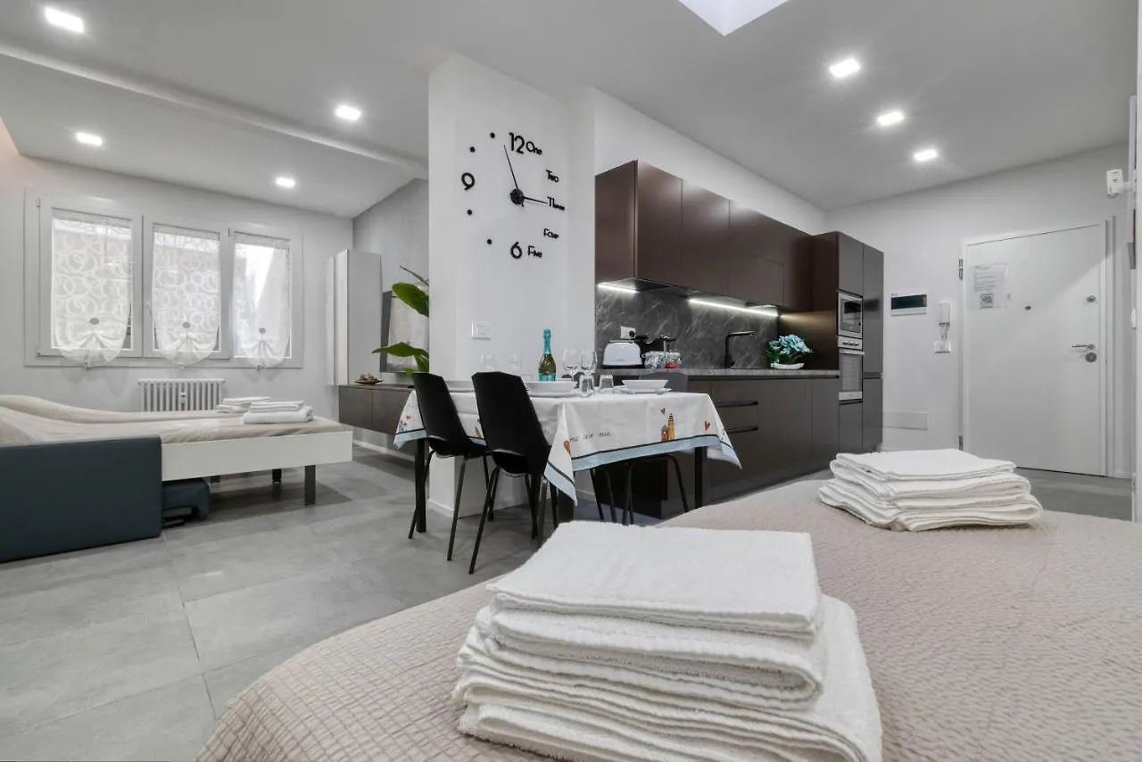Guest House Ugo Lenzi Bologna 0*,  Italy